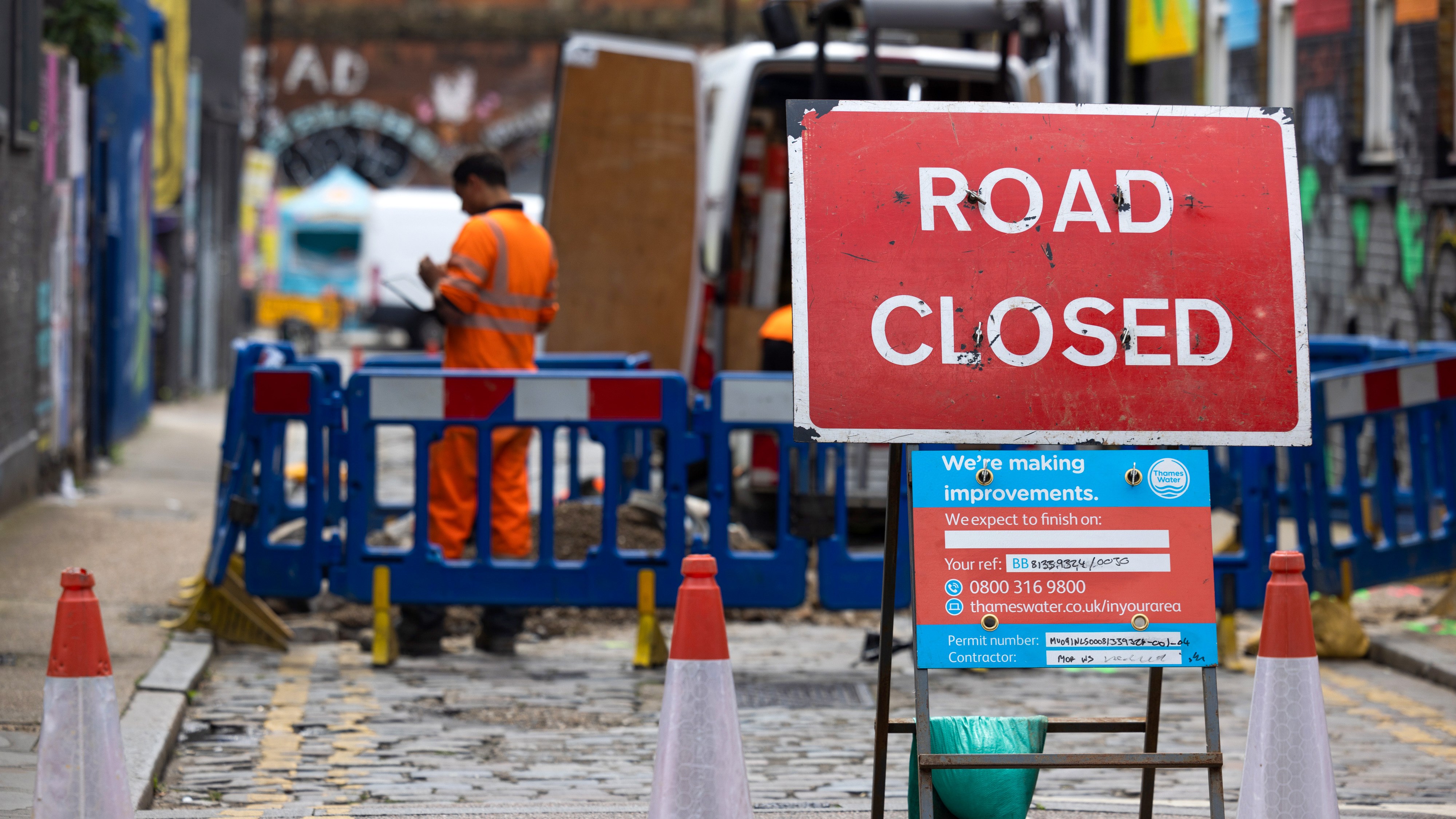 Road closed sign during Thames Water improvements.